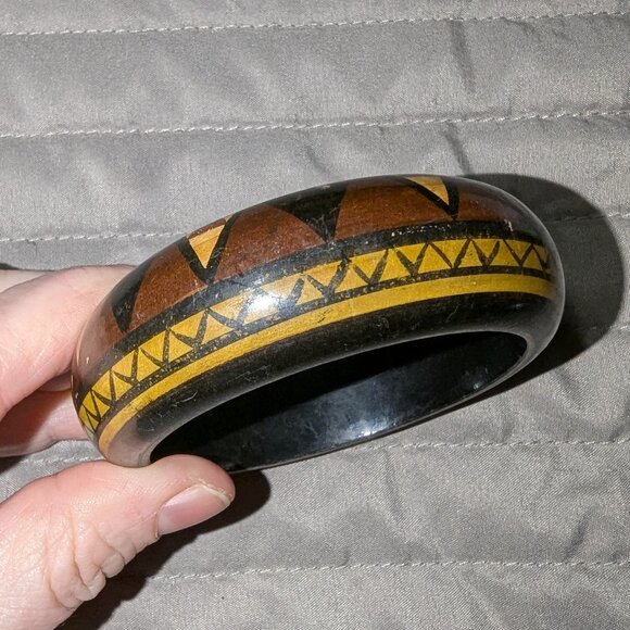 $1 with Bundle ~ Vintage Hand-Painted Wooden Bangle Bracelet 4784 - Picture 1 of 5